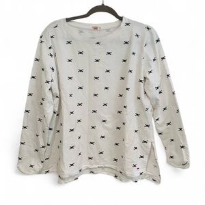 CASTRO WHITE LONG SLEEVE CREWNECK TOP WITH BLACK SKULL CROSSBONES PRINT XL